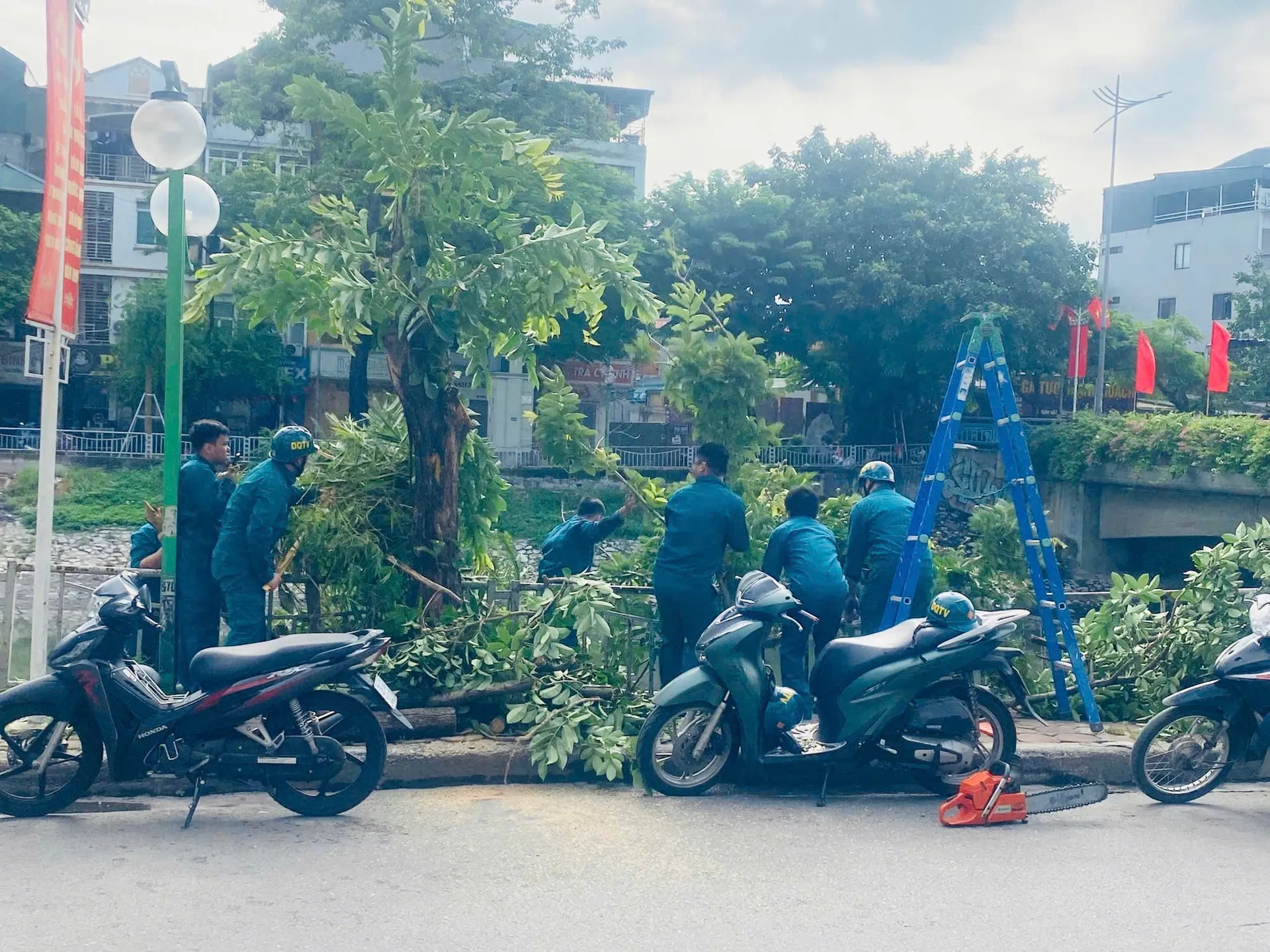 Phường Khương Đình: khắc phục các hạng mục xuống cấp, bảo đảm an toàn cho người dân