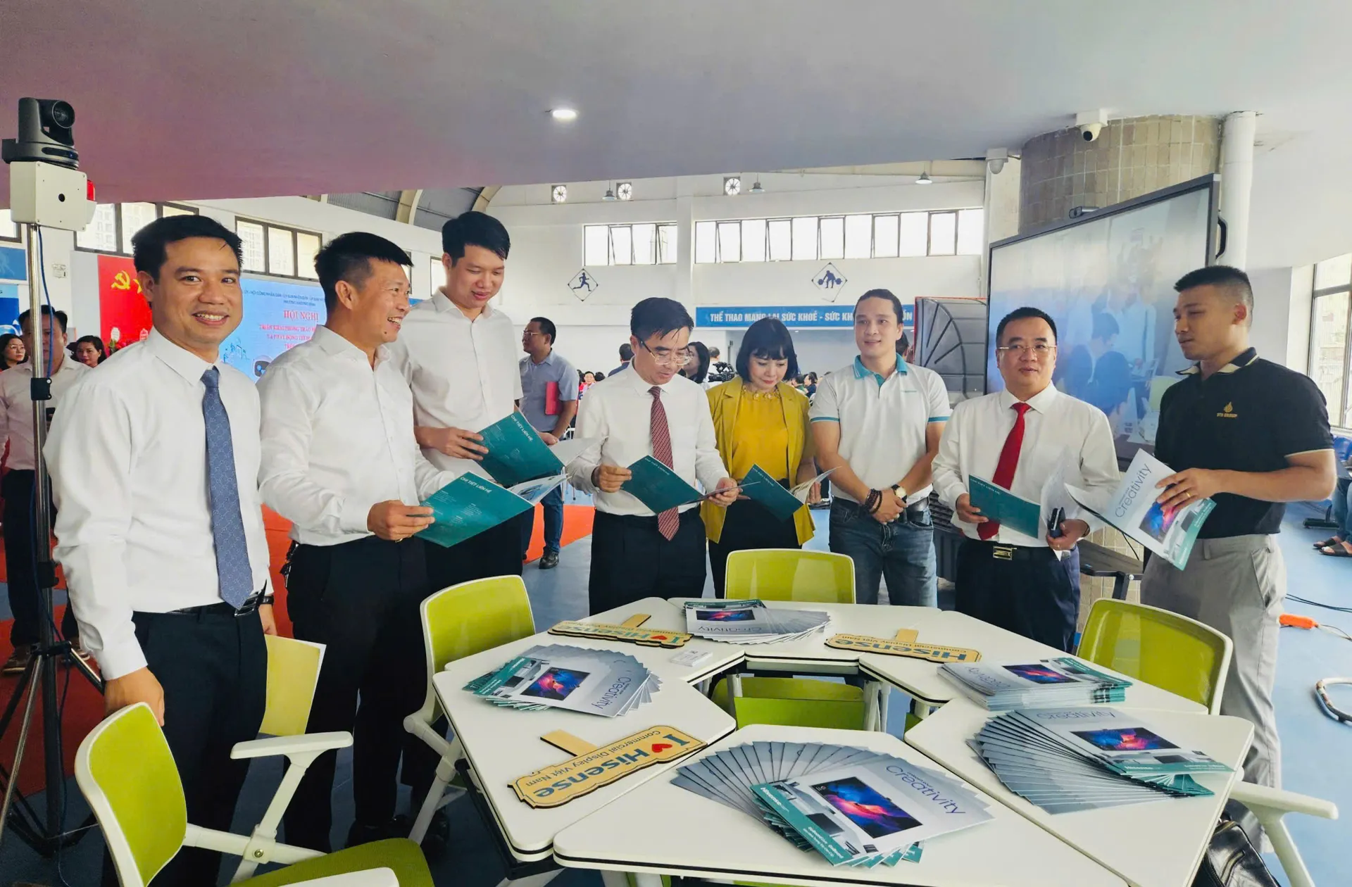 Phường Khương Đình triển khai phong trào “Bình dân học vụ số”, phát động thi đua chuyển đổi số