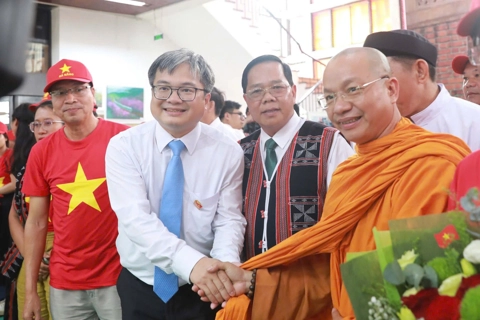 Phó Chủ tịch UBND TP Hà Nội Trương Việt Dũng đón Đoàn đại biểu TP Đà Nẵng dự Đại lễ A80