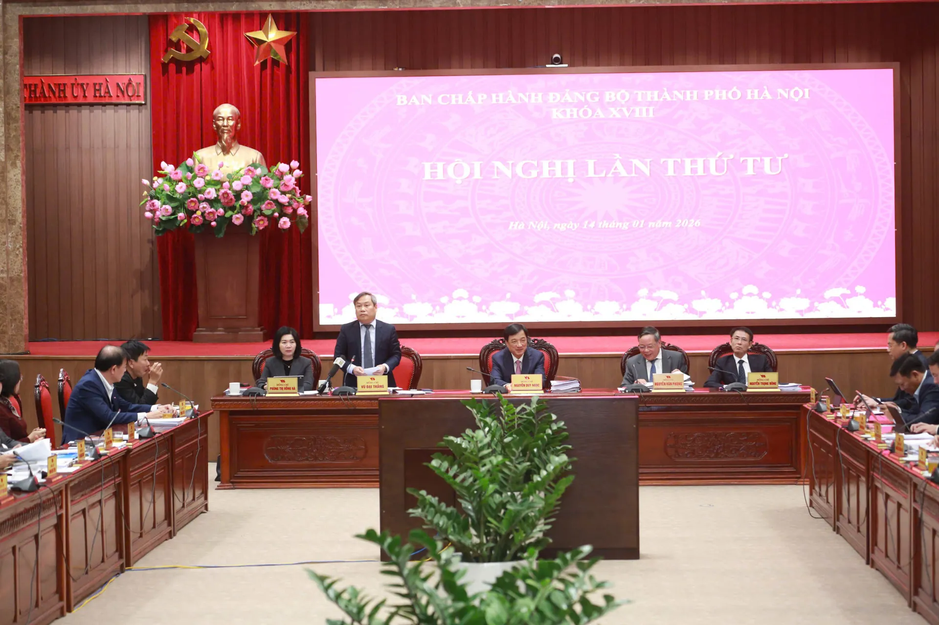 Đồng bộ quy hoạch, văn hóa, y tế để phát triển Thủ đô bền vững