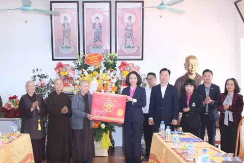 Phó Chủ tịch UBND Thành phố Hà Nội Vũ Thu Hà thăm, chúc Tết cơ sở tôn giáo
