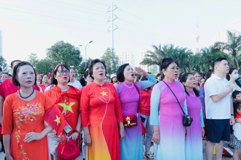 Hoà chung niềm tự hào trong ngày đại lễ của đất nước