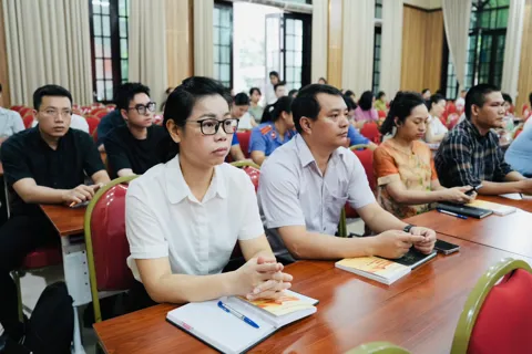 Đảng ủy UBND Thành phố Hà Nội khai giảng lớp bồi dưỡng đảng viên mới