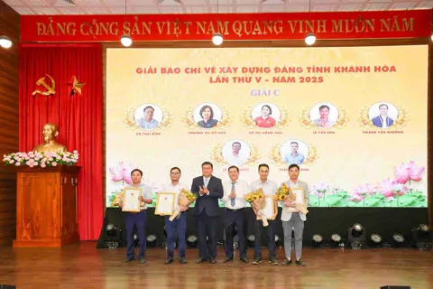 Báo Kinh tế & Đô thị đạt giải C giải báo chí xây dựng Đảng tỉnh Khánh Hòa