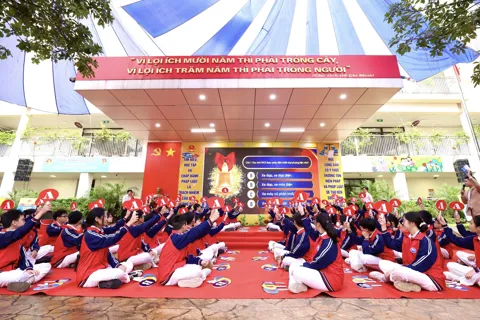 Lan tỏa ý thức chấp hành pháp luật trong trường học ở Khương Đình