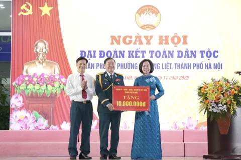 Chủ tịch Ủy ban MTTQ Việt Nam thành phố Hà Nội Bùi Huyền Mai dự Ngày hội đại đoàn kết tại phường Phương Liệt