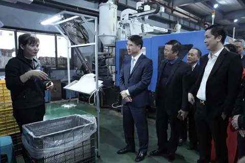 Phó Chủ tịch UBND Thành phố Hà Nội Nguyễn Xuân Lưu thăm, chúc Tết doanh nghiệp