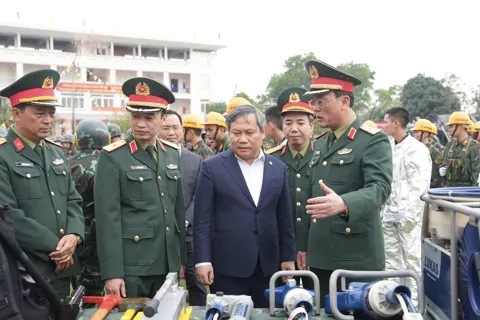 Chủ tịch UBND TP Hà Nội Vũ Đại Thắng thăm, chúc Tết xã Mê Linh, Tiểu đoàn Công binh 544