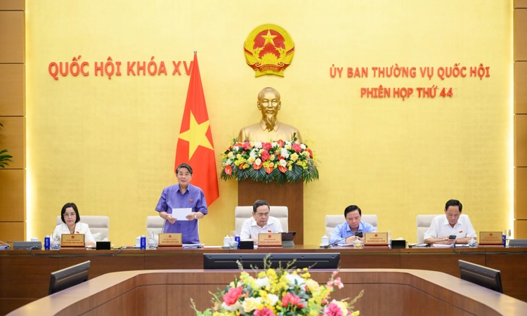 Chính phủ đề xuất giảm 2% thuế VAT đối với xăng 
