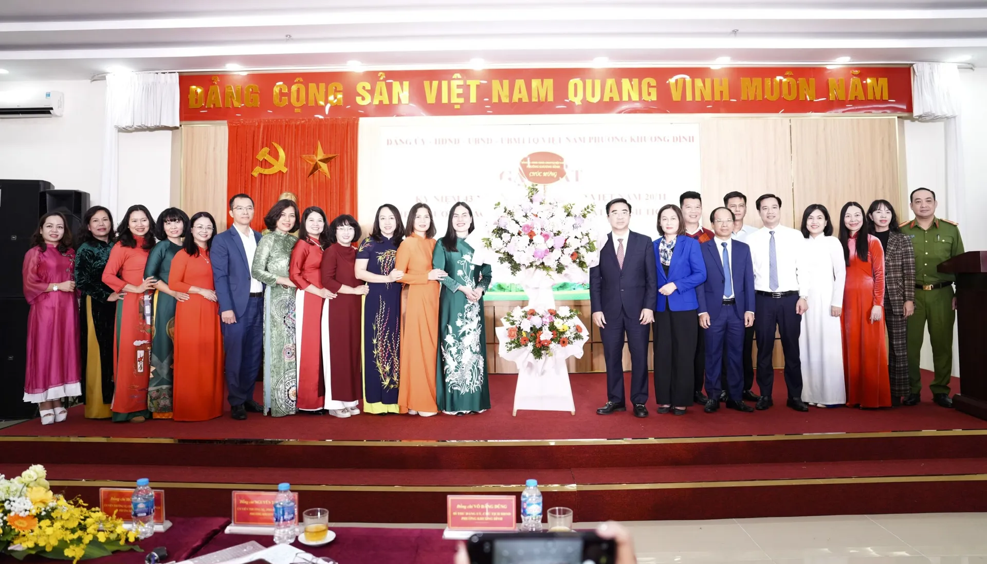 Phường Khương Đình tôn vinh nhà giáo, khen thưởng các tập thể, cá nhân đạt thành tích cao trong năm học 2024 - 2025