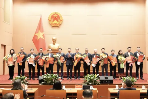 Đảng ủy UBND Thành phố Hà Nội chuyển giao 26 tổ chức Đảng về trực thuộc Đảng ủy 19 xã, phường