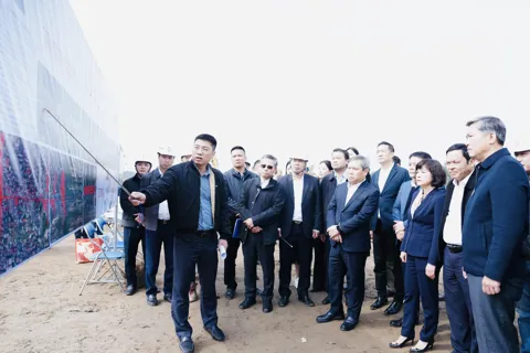 Chủ tịch UBND TP Hà Nội Vũ Đại Thắng thăm, chúc Tết các đơn vị làm nhiệm vụ xuyên Tết