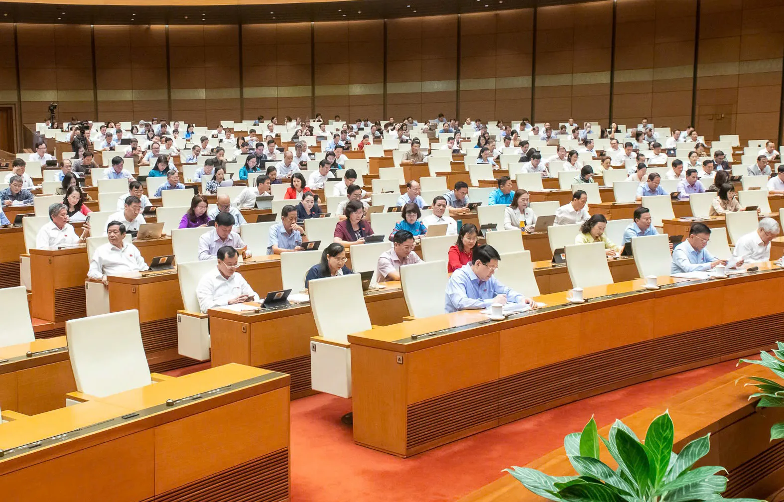 Cắt giảm thủ tục hành chính, tăng cường phân cấp cho doanh nghiệp