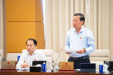 Uỷ ban Thường vụ Quốc hội cho ý kiến về Dự án Luật Tiết kiệm, chống lãng phí