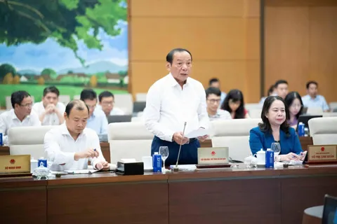 Thường vụ Quốc hội cho ý kiến về Dự án Luật Báo chí (sửa đổi): thúc đẩy phát triển kinh tế báo chí