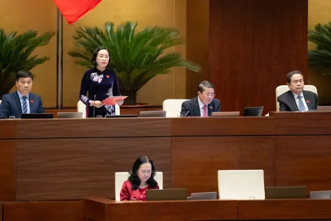 Quốc hội quyết nghị bỏ cấp bằng tốt nghiệp THCS, một bộ sách giáo khoa trên toàn quốc
