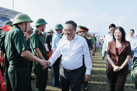 Chủ tịch UBND Thành phố Hà Nội Trần Sỹ Thanh thăm, động viên khối tham gia diễu binh, diễu hành A80