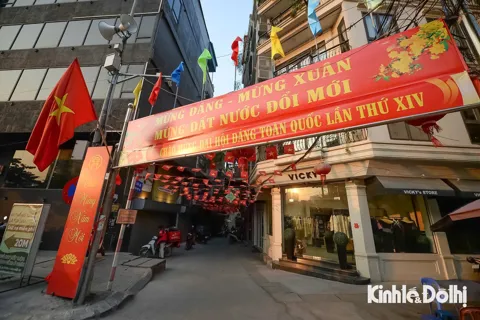 Hà Nội treo cờ Tổ quốc chào mừng Đại hội lần thứ XIV của Đảng