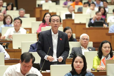 Chuyển đổi mô hình tăng trưởng, lấy đổi mới sáng tạo và khoa học công nghệ làm động lực trung tâm