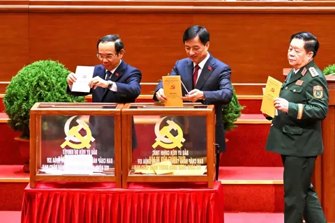 Danh sách 180 Ủy viên chính thức và 20 Ủy viên dự khuyết Ban Chấp hành Trung ương Đảng khóa XIV