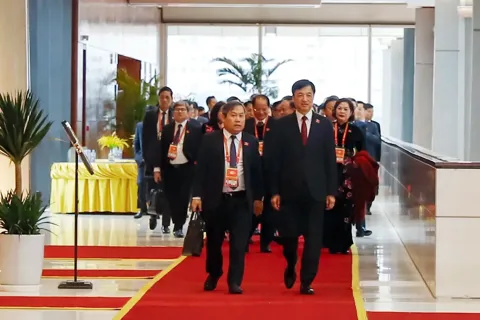 [Ảnh] Các đại biểu đến dự ngày làm việc chính thức thứ ba Đại hội lần thứ XIV của Đảng