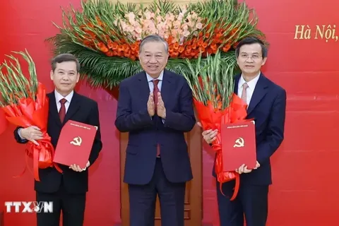 Tổng Bí thư Tô Lâm trao Quyết định của Bộ Chính trị phân công, bổ nhiệm cán bộ