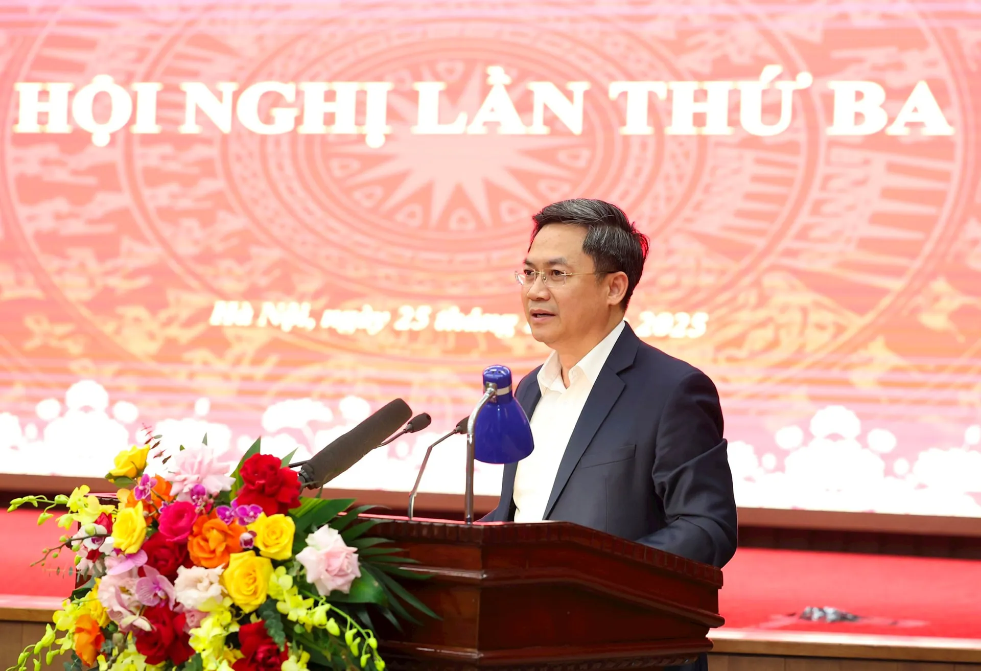 Hà Nội siết kỷ cương, đẩy mạnh phân cấp trong quản lý cán bộ