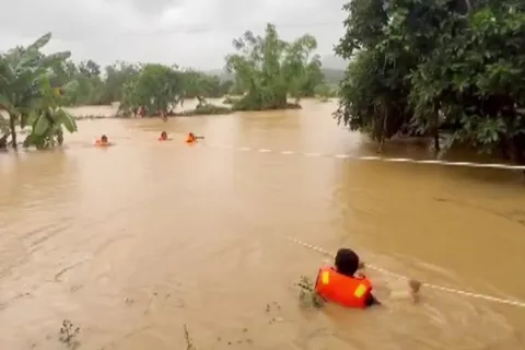 Hà Nội gửi thư thăm hỏi và hỗ trợ 5 tỉnh bị thiệt hại do bão Bualoi