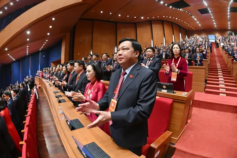 Thông qua Nghị quyết Đại hội đại biểu toàn quốc lần thứ XIV của Đảng: Chung sức, đồng lòng tiến mạnh trong kỷ nguyên mới của dân tộc