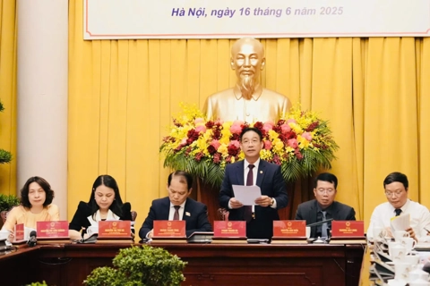 Công bố lệnh của Chủ tịch nước công bố Nghị quyết sửa đổi, bổ sung một số điều của Hiến pháp, kết thúc hoạt động cấp huyện từ ngày 1/7
