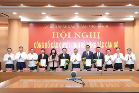 Công bố các quyết định của Chủ tịch UBND Thành phố Hà Nội về công tác cán bộ
