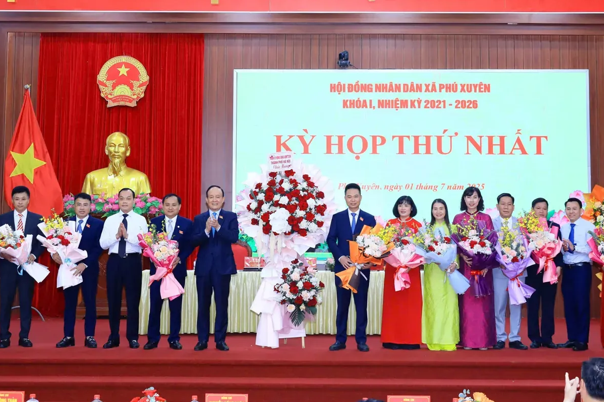 Phó Bí thư Thành ủy Nguyễn Ngọc Tuấn: xã Phú Xuyên tập trung cao độ, bảo đảm vận hành chính quyền địa phương 2 cấp thông suốt, liên tục