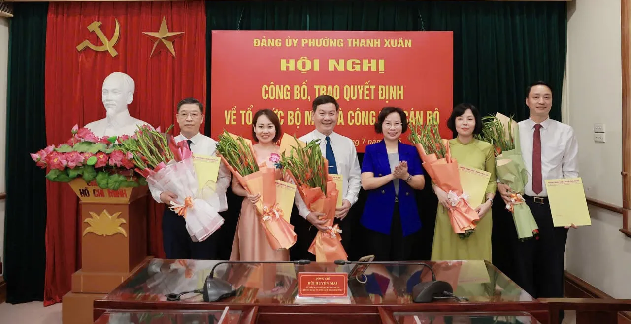 Phường Thanh Xuân: công bố, trao quyết định về tổ chức bộ máy và công tác cán bộ