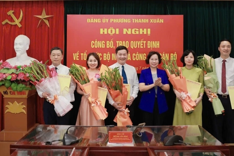 Phường Thanh Xuân: công bố, trao quyết định về tổ chức bộ máy và công tác cán bộ