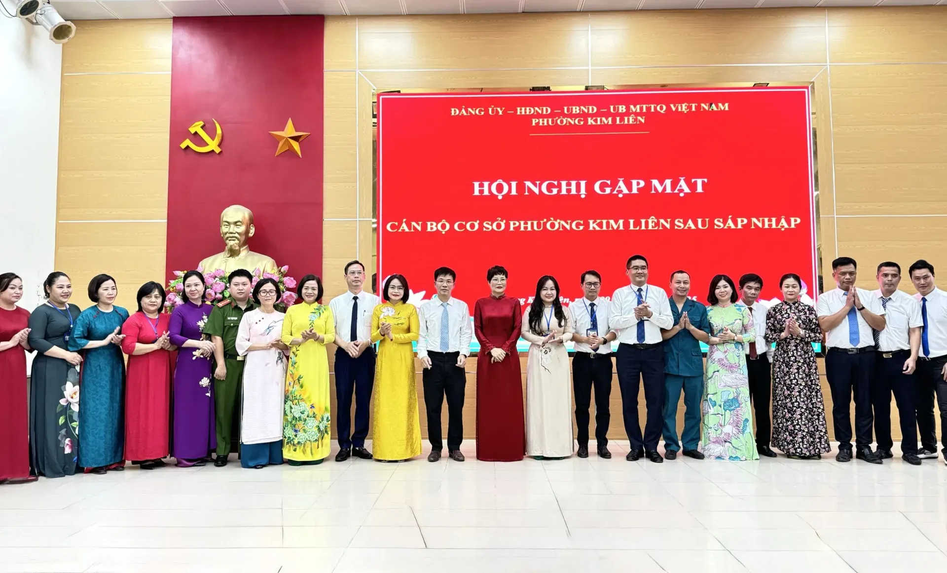 Phường Kim Liên gặp mặt 250 cán bộ cơ sở sau sáp nhập