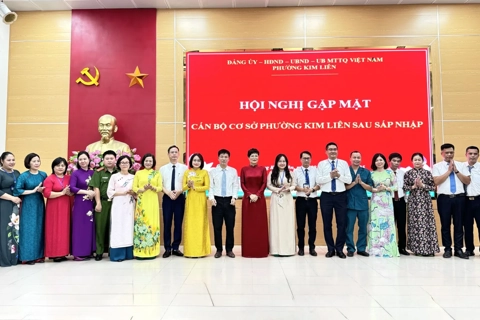 Phường Kim Liên gặp mặt 250 cán bộ cơ sở sau sáp nhập