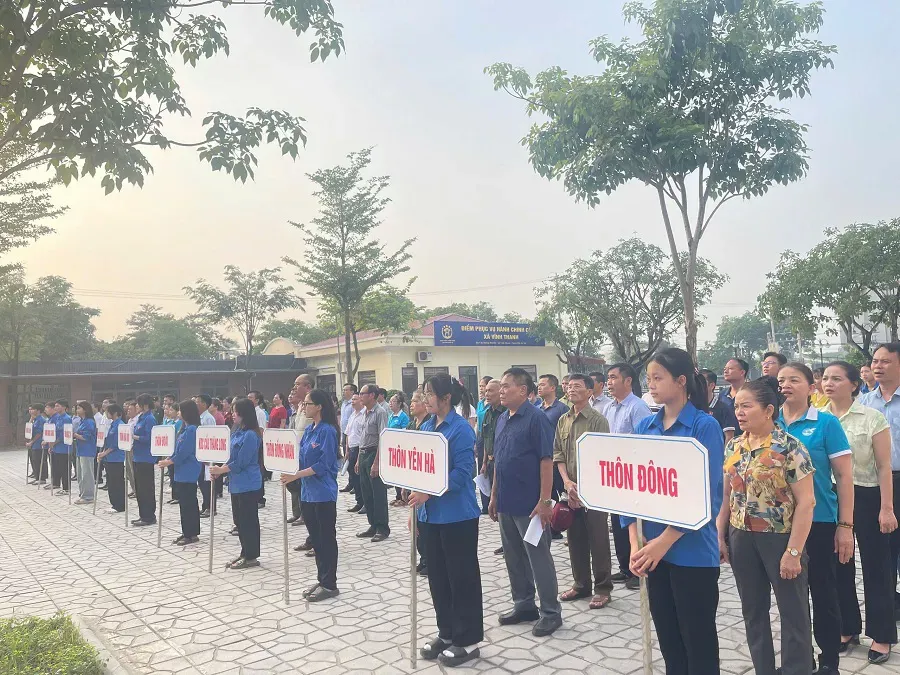 Xã Vĩnh Thanh tổ chức ra quân tổng vệ sinh môi trường và thay đổi địa chỉ biển báo