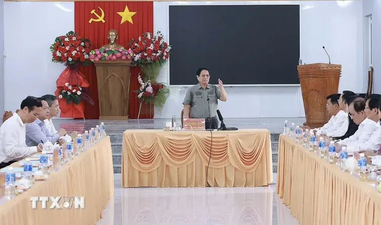 Thủ tướng: Tuyệt đối không để sắp xếp bộ máy ảnh hưởng đến đời sống Nhân dân
