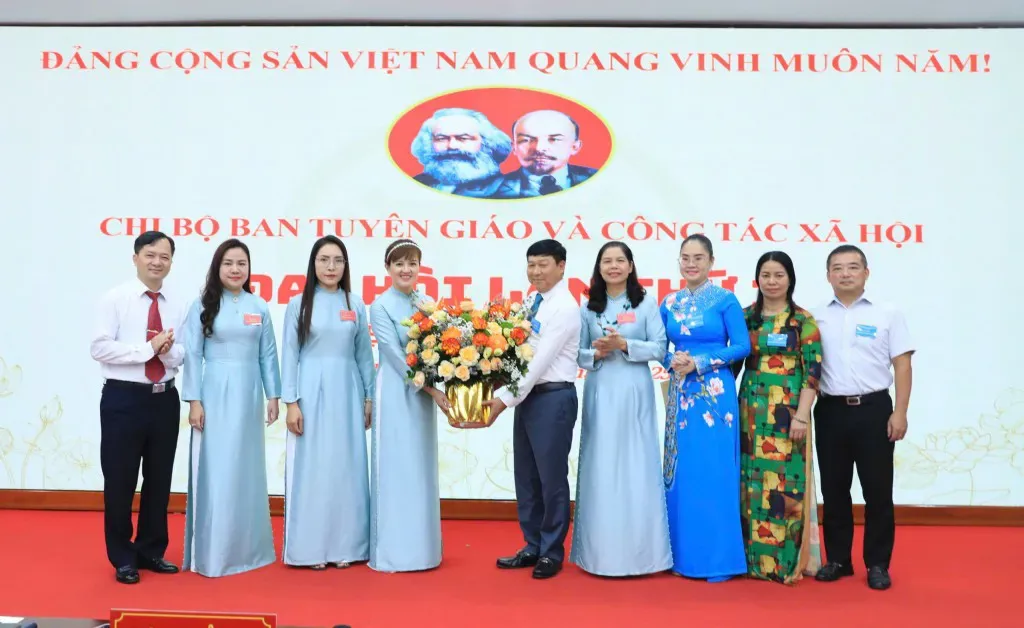 Xây dựng đội ngũ cán bộ tuyên giáo và công tác xã hội thích ứng nhanh với yêu cầu mới