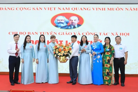 Xây dựng đội ngũ cán bộ tuyên giáo và công tác xã hội thích ứng nhanh với yêu cầu mới