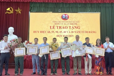 Kỷ niệm 80 Quốc khánh, xã An Khánh vinh danh đảng viên được nhận Huy hiệu Đảng