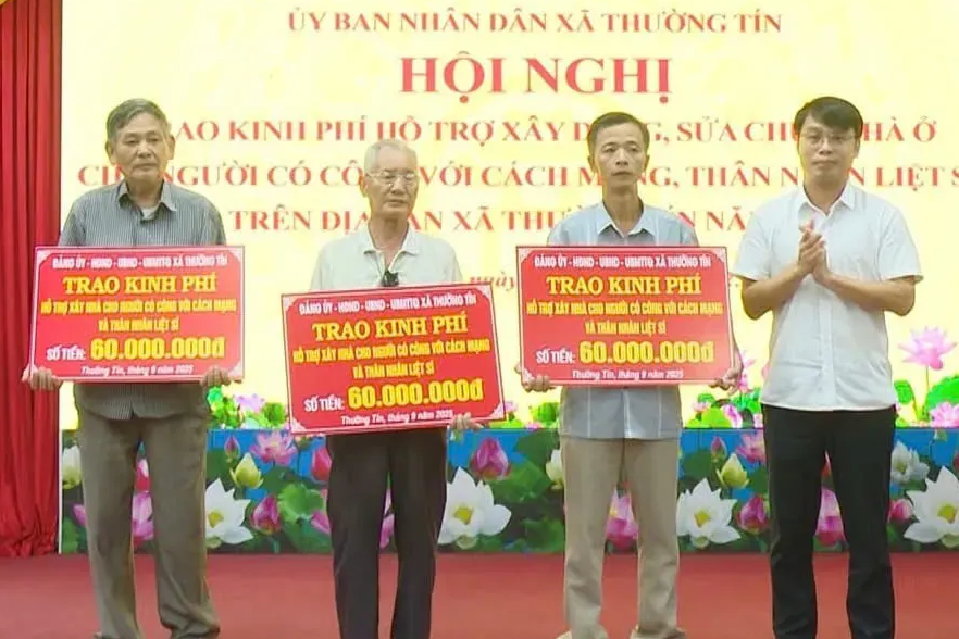 Xã Thường Tín trao kinh phí xây, sửa nhà ở cho 9 hộ gia đình người có công