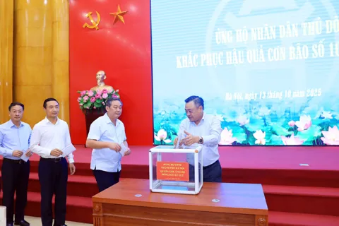 Đảng ủy UBND Thành phố Hà Nội phát động ủng hộ Nhân dân Thủ đô chịu ảnh hưởng trực tiếp của cơn bão số 10 và số 11