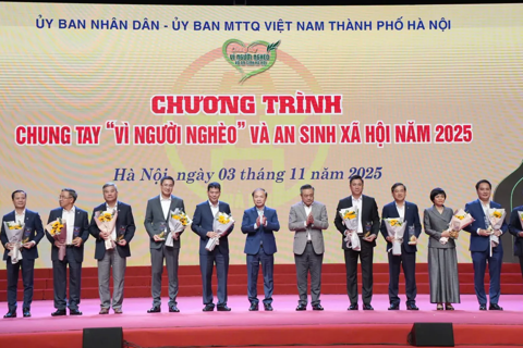Hà Nội: Lãnh đạo Thành phố đánh giá cao nghĩa cử cao đẹp của các cơ quan, đơn vị ủng hộ Quỹ "Vì người nghèo"