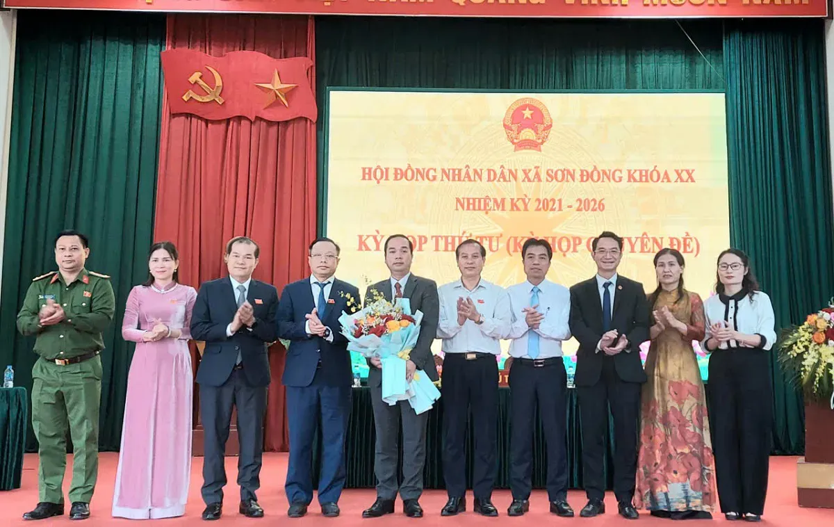 Kỳ họp thứ 4 HĐND xã Sơn Đồng: Bầu thêm một Phó Chủ tịch UBND xã