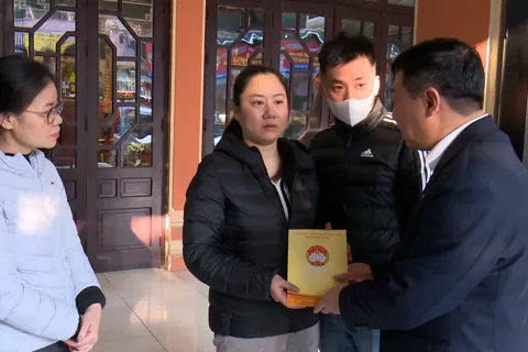 Lãnh đạo Ủy ban Mặt trận Tổ quốc Việt Nam TP Hà Nội thăm hỏi nạn nhân vụ cháy tại Hà Đông