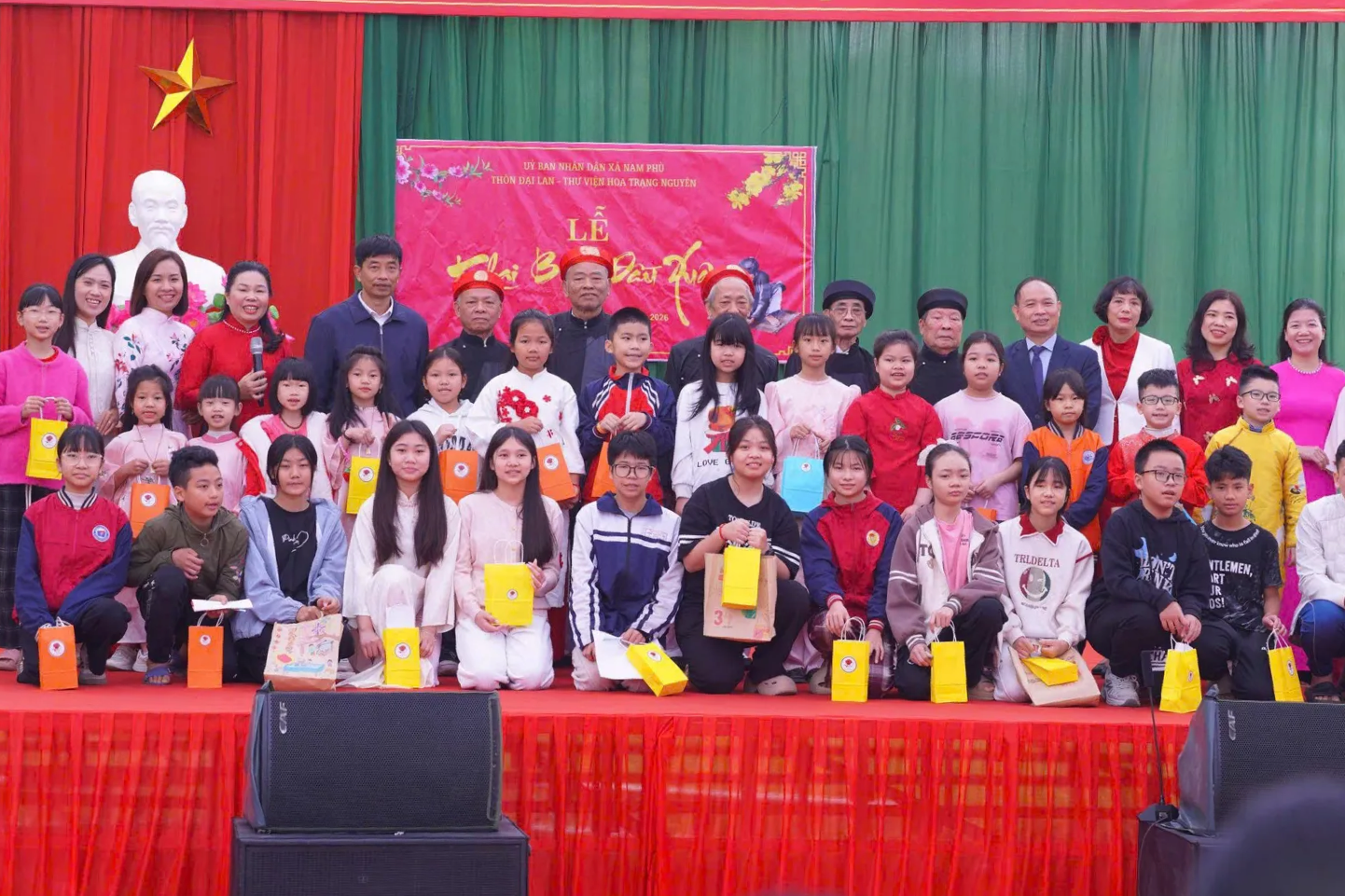 Rộn ràng Lễ khai bút đầu Xuân tại thôn Đại Lan, xã Nam Phù