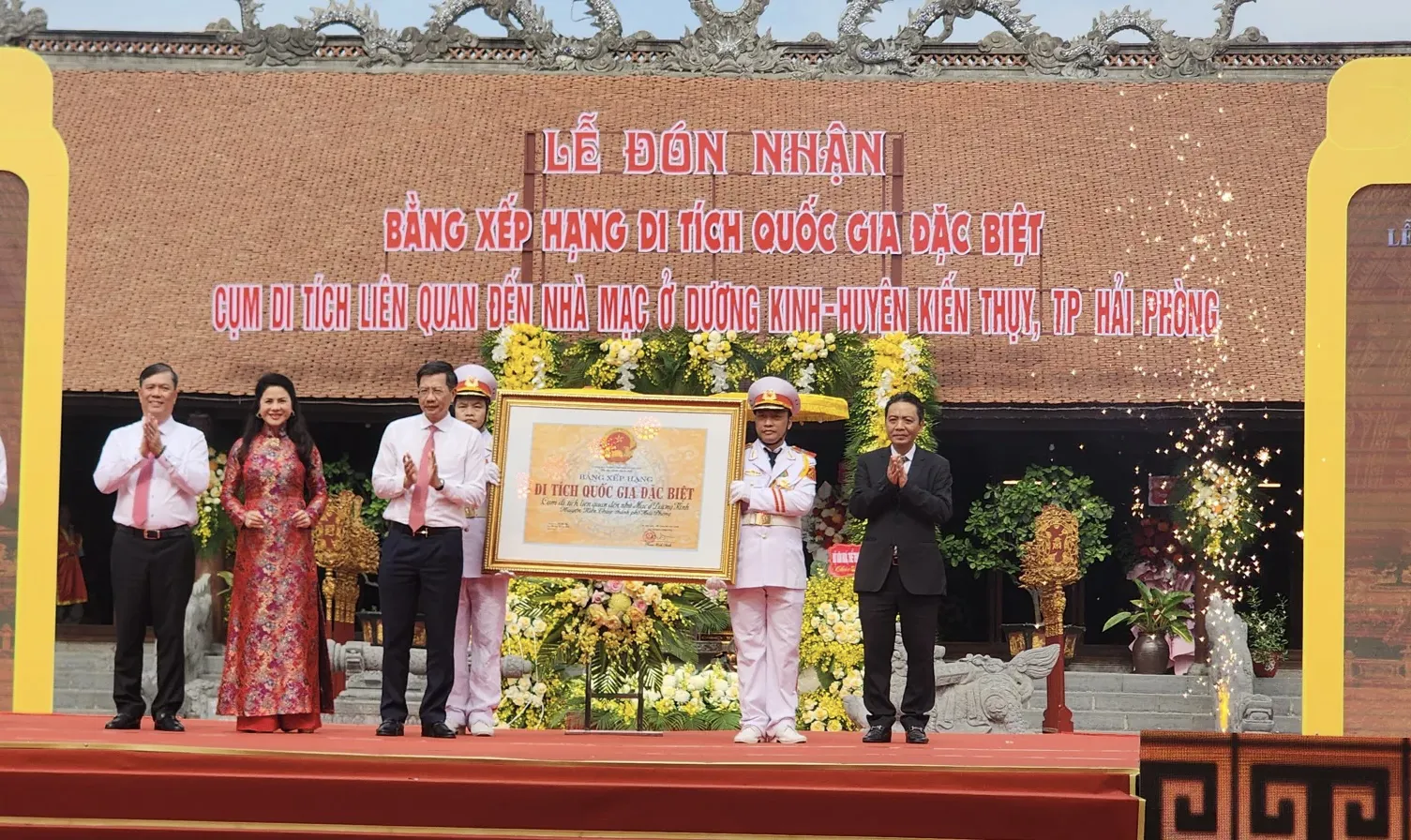 Lễ đón nhận Bằng xếp hạng Di tích quốc gia đặc biệt Cụm di tích liên quan đến Nhà Mạc