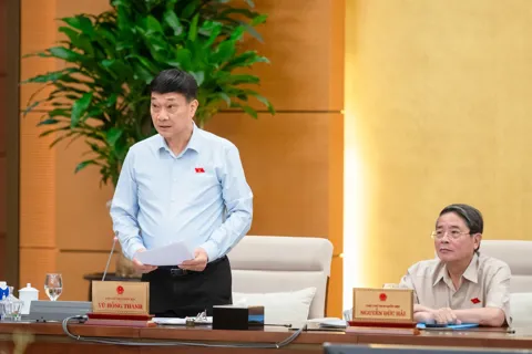 Chuyển mạnh từ quản lý sang kiến tạo phát triển, cắt giảm tối đa thủ tục và điều kiện đầu tư kinh doanh
