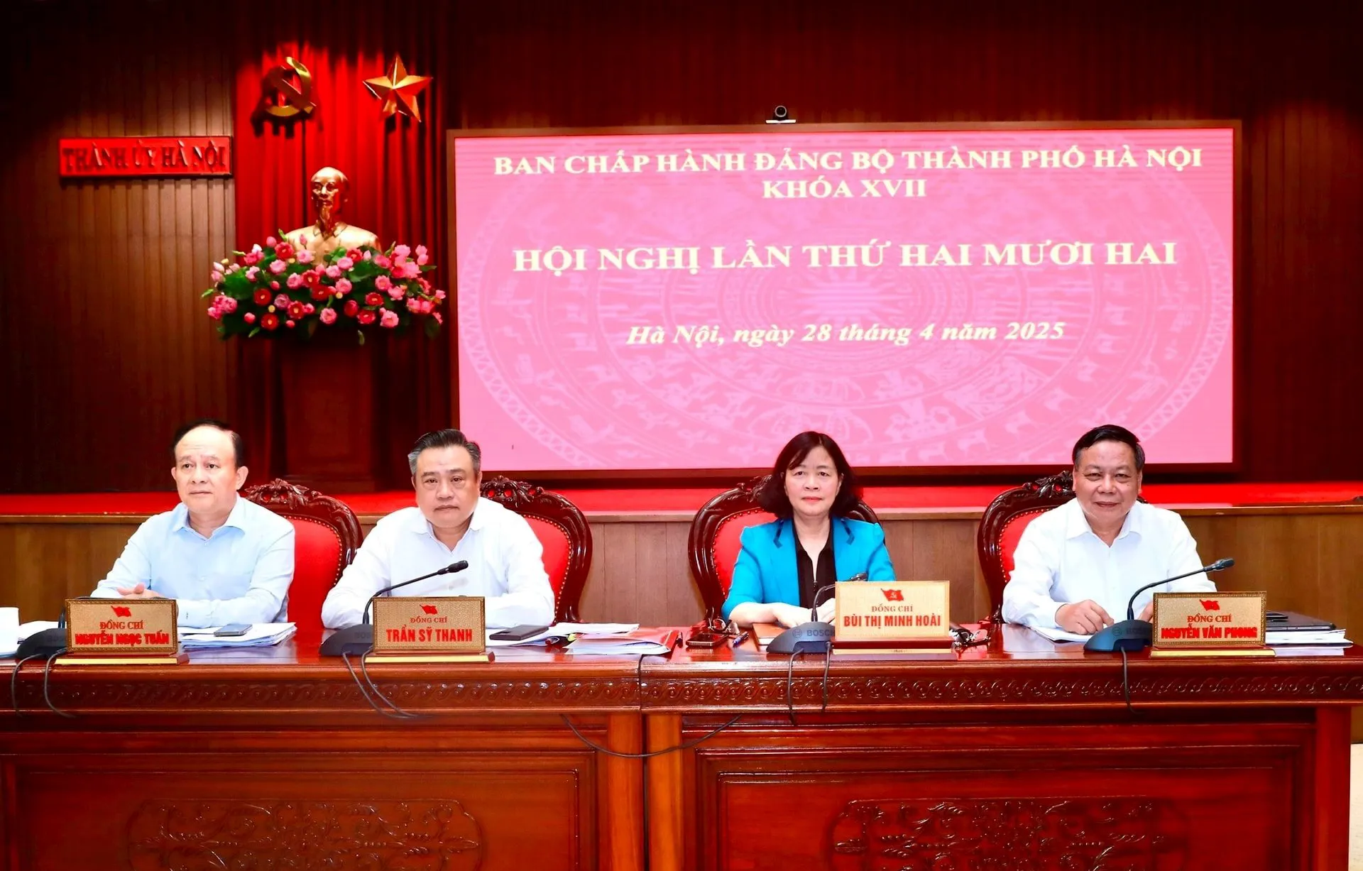 Thành ủy Hà Nội kiện toàn nhân sự 3 tiểu ban chuẩn bị phục vụ Đại hội